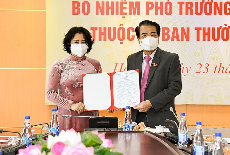 Bà Lê Thị Nguyệt được điều động, bổ nhiệm hức vụ Phó Trưởng Ban Dân nguyện (Ảnh: VGP)