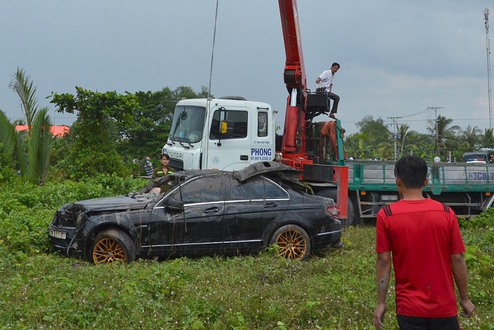 da ro nguyen nhan tu vong cua 3 nguoi chet trong xe mercedes