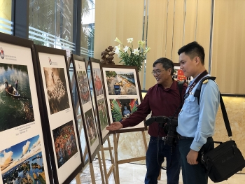 cac nha bao luon sang tao dan than tren moi mat tran kho khan nong bong nhat