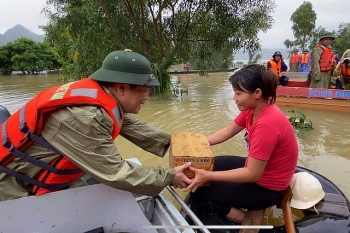 tu 111 bat dau tiep te cho 3000 ho dan phuoc son bang duong khong va duong bo