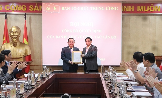 tan pho truong ban to chuc trung uong la ai