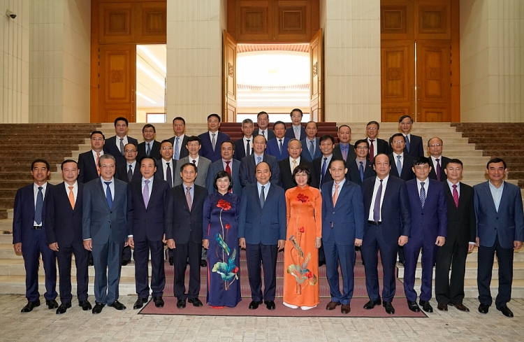 Thủ tướng Nguyễn Xuân Phúc cùng các Đại sứ, Trưởng Cơ quan đại diện Việt Nam được bổ nhiệm năm 2020 (Ảnh: VGP/Quang Hiếu)