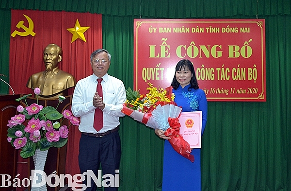 Bà Nguyễn Thị Thu Hiền nhận quyết định