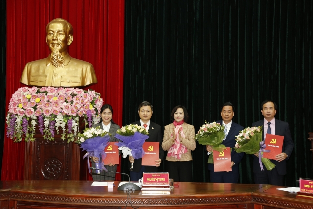 khanh hoa ninh binh co nhan su lanh dao moi