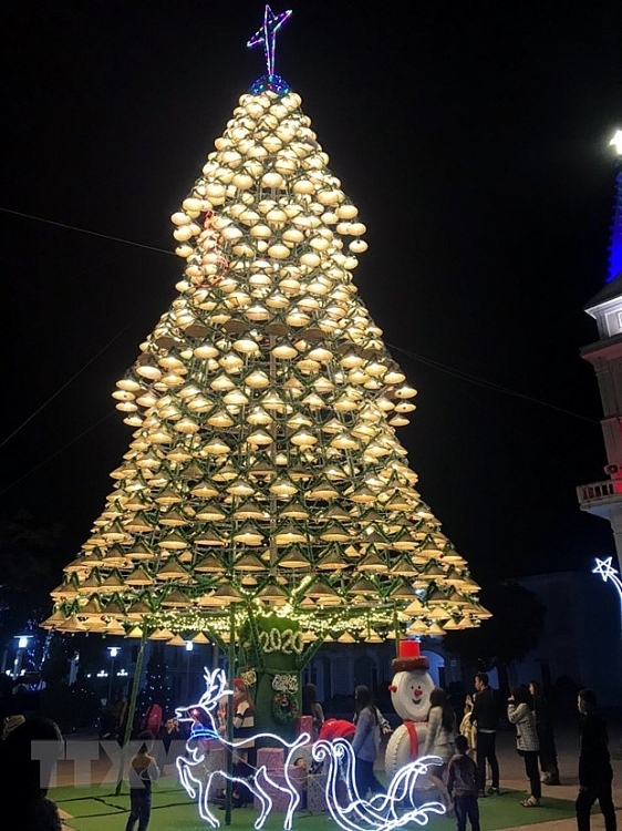 Top 5 Cây Thông Noel Độc, Lạ Nhất Việt Nam Dịp Giáng Sinh 2020 | Thời Đại