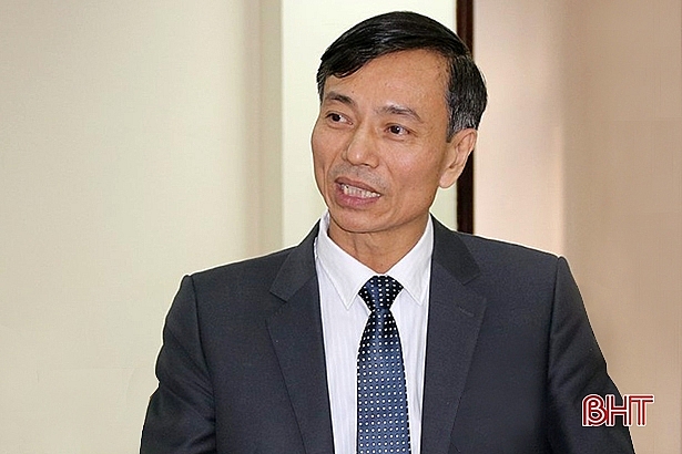 Ông Lê Trung Phước phát biểu tại một phiên họp của HĐND tỉnh gần đây (Ảnh: Báo Hà Tĩnh)