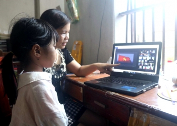 Tháo gỡ khó khăn cho học sinh nghèo học tập trực tuyến