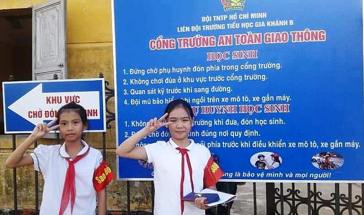 Vĩnh Phúc: “Xếp hàng đón con” nét đẹp văn hóa giao thông cổng trường Tiểu học Gia Khánh B