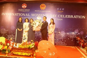 Phụ nữ Việt Nam thể hiện vai trò quan trọng trong hòa bình và phát triển