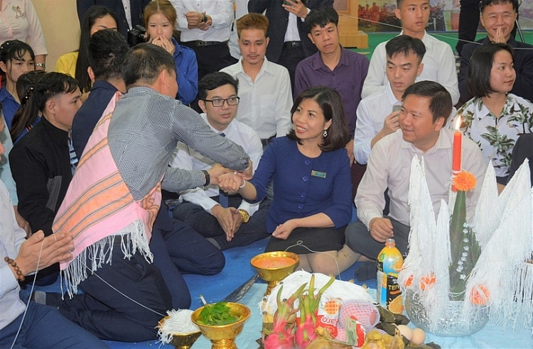Hơn 200 lưu học sinh Lào vui đón Tết cổ truyền Bunpimay tại trường Đại học Hùng Vương