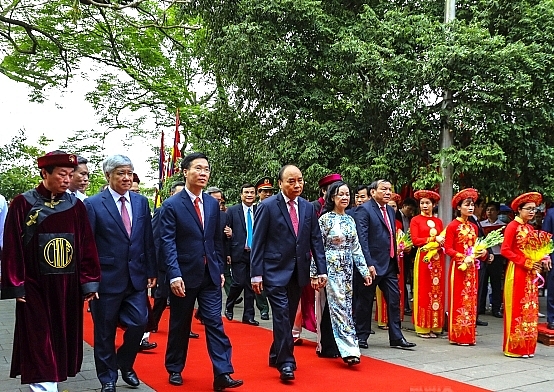 Chủ tịch nước Nguyễn Xuân Phúc và các lãnh đạo Đảng, Nhà nước dâng hương tưởng niệm các Vua Hùng