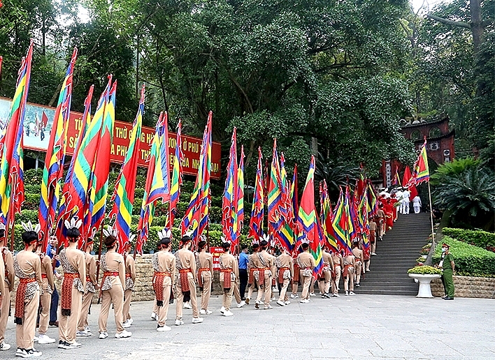 Chủ tịch nước Nguyễn Xuân Phúc và các lãnh đạo Đảng, Nhà nước dâng hương tưởng niệm các Vua Hùng