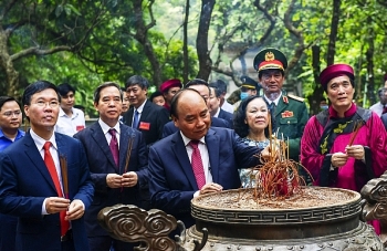 Chủ tịch nước Nguyễn Xuân Phúc và các lãnh đạo Đảng, Nhà nước dâng hương tưởng niệm các Vua Hùng
