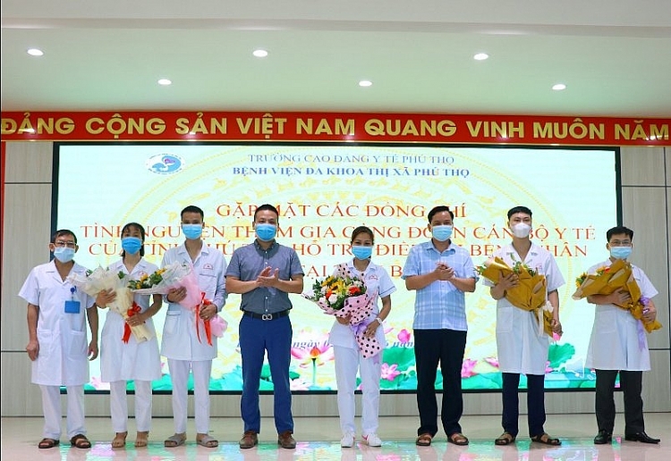 Tỉnh Phú Thọ cử 84 cán bộ y tế hỗ trợ Bắc Giang