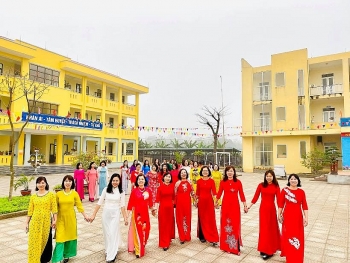 truong tieu hoc huong son doi moi manh me su nghiep trong nguoi