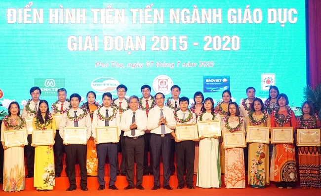 Phú Thọ: Tôn vinh 37 tập thể và 122 cá nhân điển hình tiên tiến ngành Giáo dục phu tho ton vinh 37 tap the va 122 ca nhan dien hinh tien tien nganh giao duc
