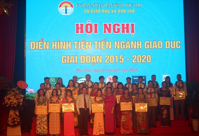 Phú Thọ: Tôn vinh 37 tập thể và 122 cá nhân điển hình tiên tiến ngành Giáo dục phu tho ton vinh 37 tap the va 122 ca nhan dien hinh tien tien nganh giao duc