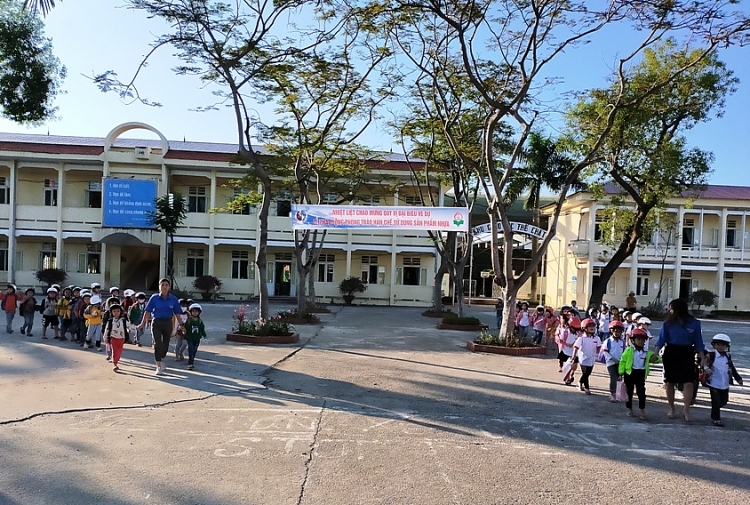 Vĩnh Phúc: “Cổng trường an toàn giao thông – thân thiện” ở trường Tiểu học Tề Lỗ