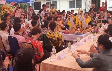 Tết cổ truyền Bunpimay Lào trên đất Việt