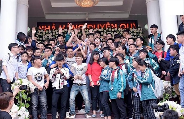 Với chiến thắng ngoạn mục tại giải U23 châu Á, U23 Việt Nam đã làm tung hô thành phố và cả nước. Hãy xem hình ảnh các cầu thủ tài năng này trên sân cỏ để cảm nhận được sự quyết tâm và tinh thần đồng đội của họ.