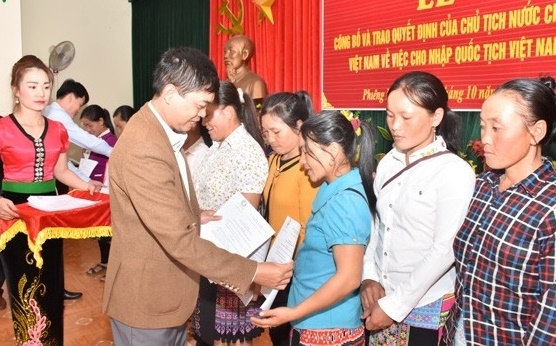 them 123 cong dan lao nhap quoc tich viet nam
