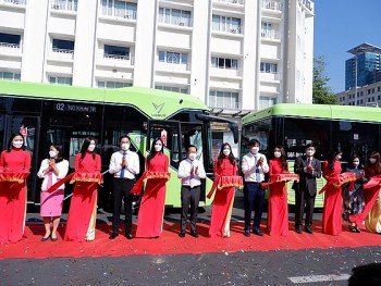 Trải nghiệm chuyến xe buýt điện đầu tiên tại thành phố Hồ Chí Minh