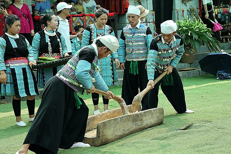 Tái hiện phiên chợ vùng cao Sơn La tại Làng Văn hóa - Du lịch các dân tộc Việt Nam