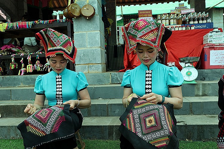Tái hiện phiên chợ vùng cao Sơn La tại Làng Văn hóa - Du lịch các dân tộc Việt Nam