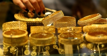 Giá vàng tiếp tục tăng mạnh, vượt mốc 73 triệu đồng/lượng