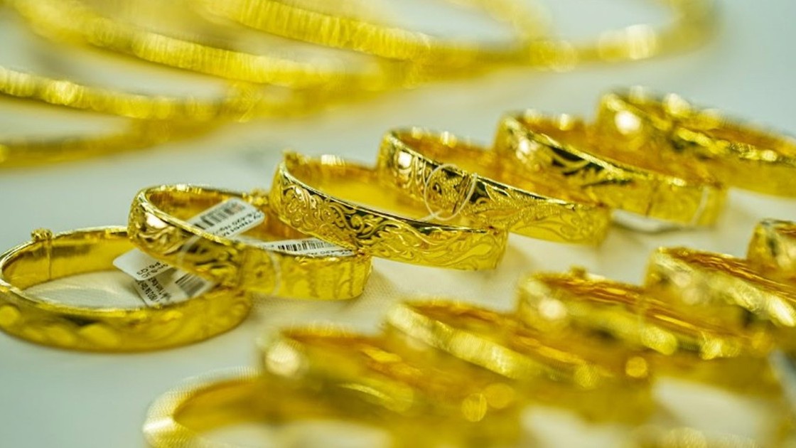 ty gia usdvnd di ngang gia vang nhich nhe