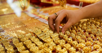 Doanh nghiệp vàng tăng mạnh giá bán, chênh lệch giá mua – bán được nới rộng