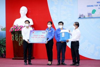 Cần Thơ trao tặng 13.000 bình lọc nước sạch cho các hộ dân nông thôn