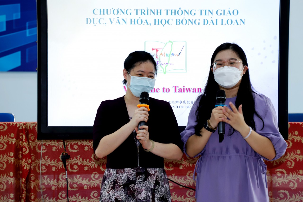 Văn phòng Kinh tế và Văn hóa Đài Bắc giới thiệu chính sách giáo dục, cơ hội học bổng tới sinh viên Cần Thơ