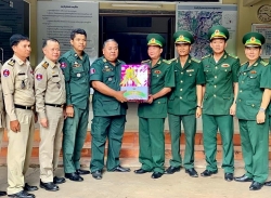 Bộ đội Biên phòng An Giang:  Thăm, chúc tết Chôl Chnăm Thmây các lực lượng vũ trang Campuchia