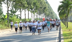 Bí thư, Chủ tịch Hậu Giang chạy bộ cùng 4.000 người