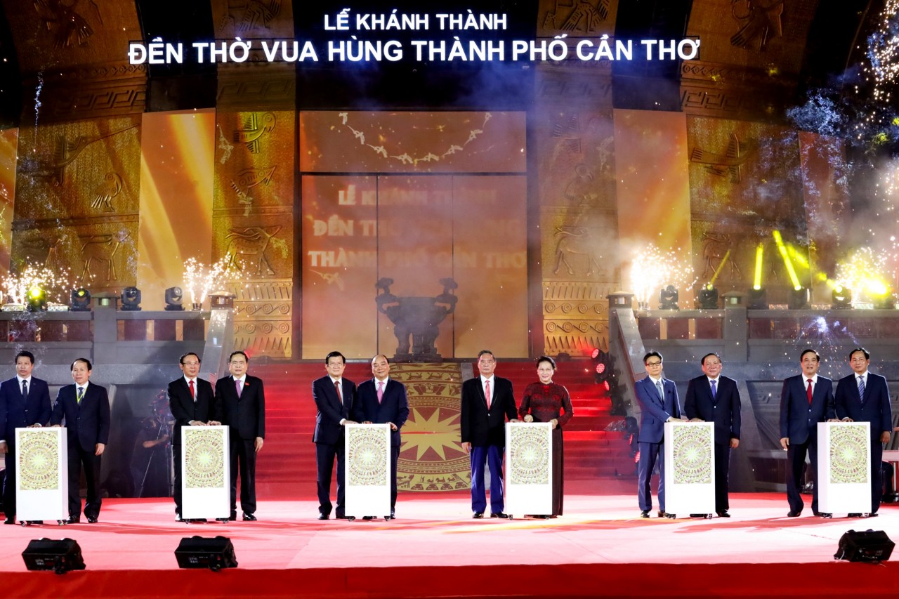 Chủ tịch nước Nguyễn Xuân Phúc dự khánh thành Đền thờ Vua Hùng tại Cần Thơ