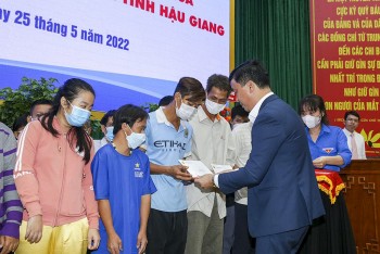 Hội Doanh nhân trẻ Việt Nam hỗ trợ nạn nhân chất độc da cam tại Hậu Giang