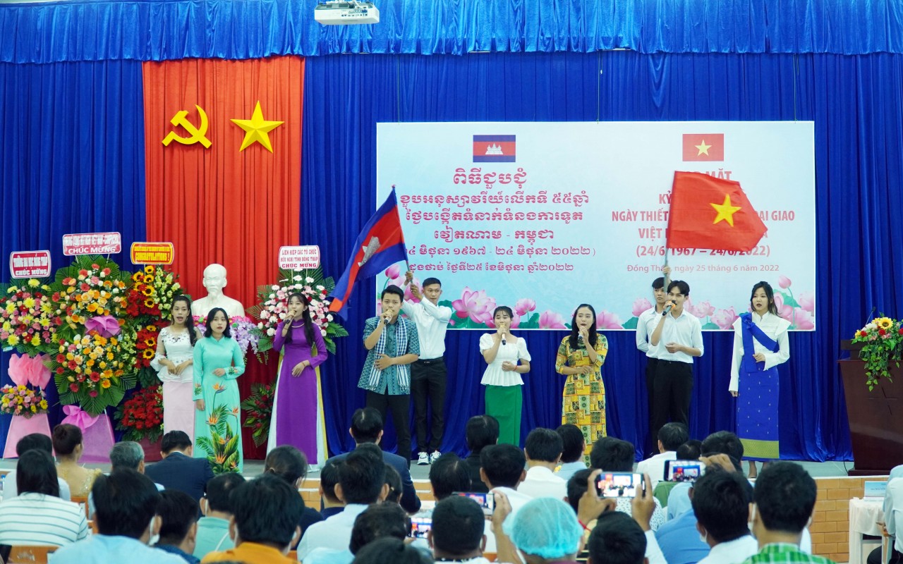 Đồng Tháp họp mặt kỷ niệm 55 năm ngày thiết lập quan hệ ngoại giao Việt Nam - Campuchia