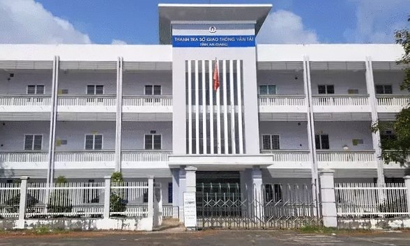 pho chanh thanh tra so gtvt an giang bi canh cao vi giai cuu xe vi pham