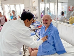 Cứu sống du khách người Bỉ 90 tuổi bị nhồi máu cơ tim cấp