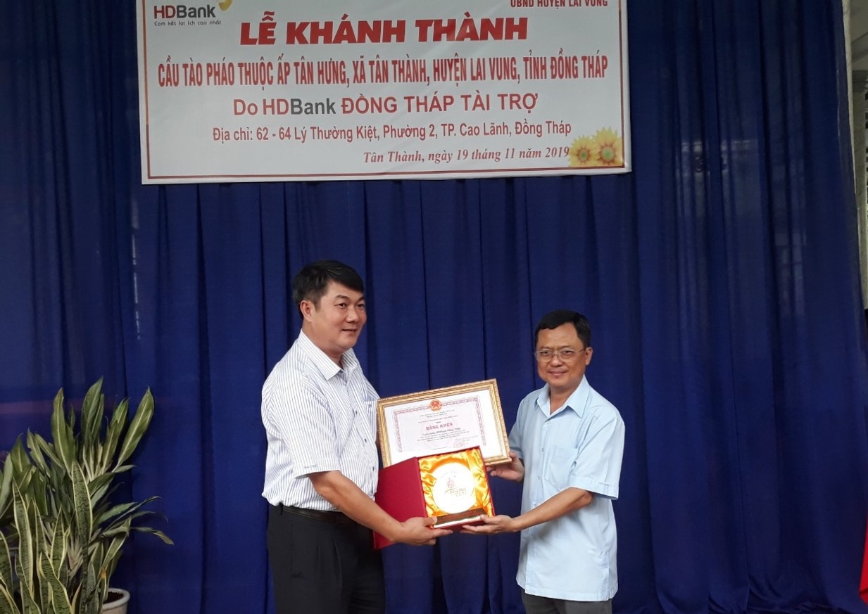 khanh thanh cau nong thon do hdbank tai tro cho nguoi dan o dong thap