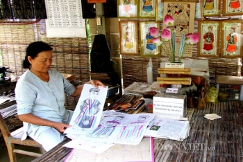 Đến Huế, nhớ về làng Sình xem vẽ tranh Tết