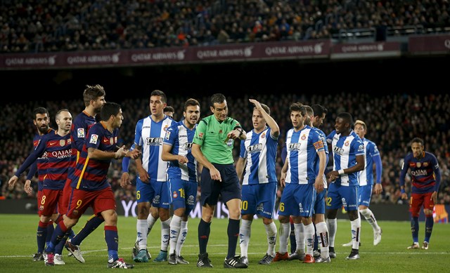 messi toa sang barcelona de bep espanyol