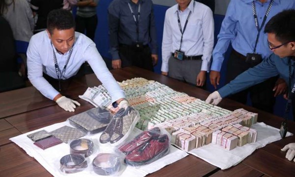 hai nguoi viet doi mat muc an 14 nam tu tai singgapore vi an trom