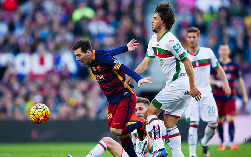 messi lap hat trick barca dai thang 4 sao