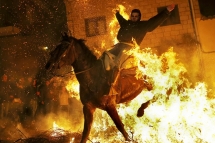 luminarias le hoi cua lua chay va nhung cu phi ngua kieu hung