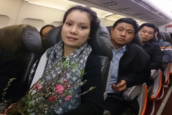 se cho mang dao mai tren may bay dip tet