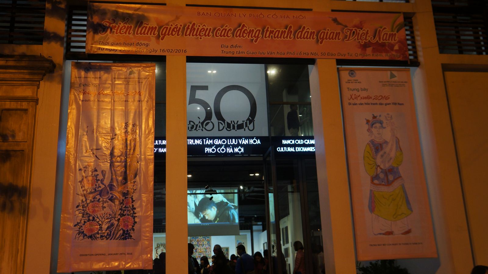 tranh dan gian viet nam thu choi tao nha ngay tet qua trien lam net xuan