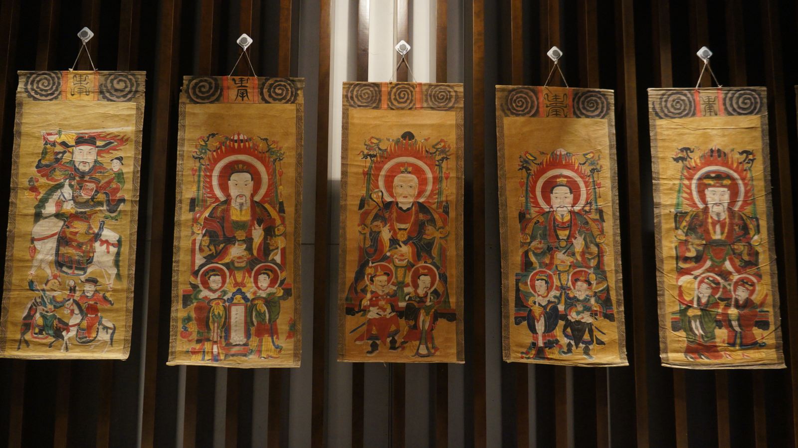 tranh dan gian viet nam thu choi tao nha ngay tet qua trien lam net xuan