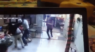 dap nga mot phu nu lon tuoi nam thanh nien gay nhieu buc xuc nhat hom nay